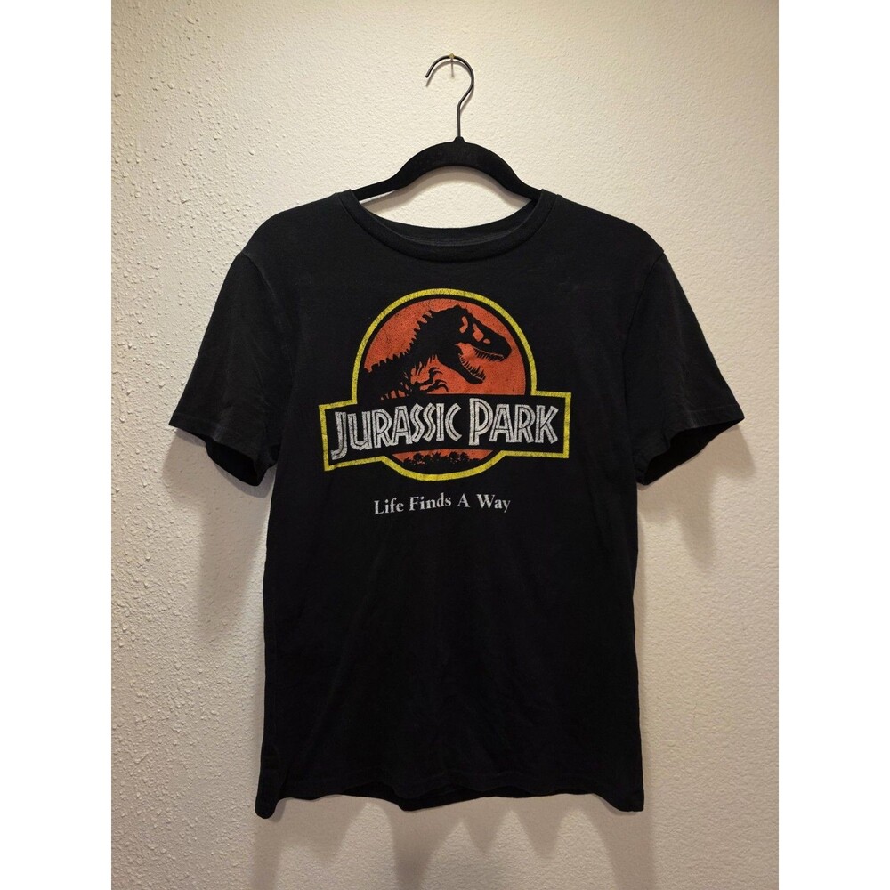 Official Jurassic World Merchandise t-shirt Size Medium 60/40 Poly blend